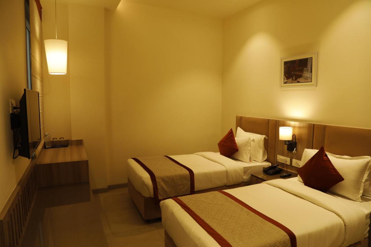 Hotel The Royal Vista Varanasi Exteriör bild