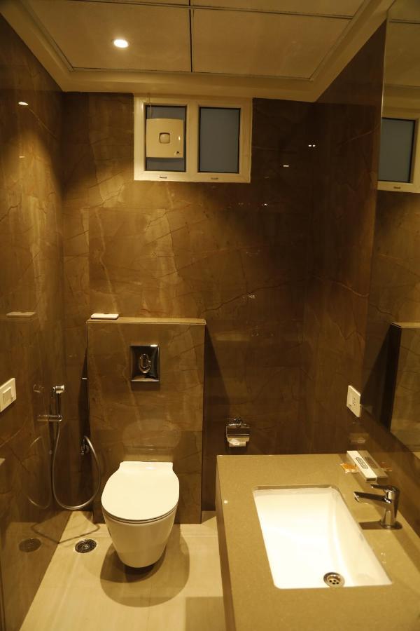 Hotel The Royal Vista Varanasi Exteriör bild