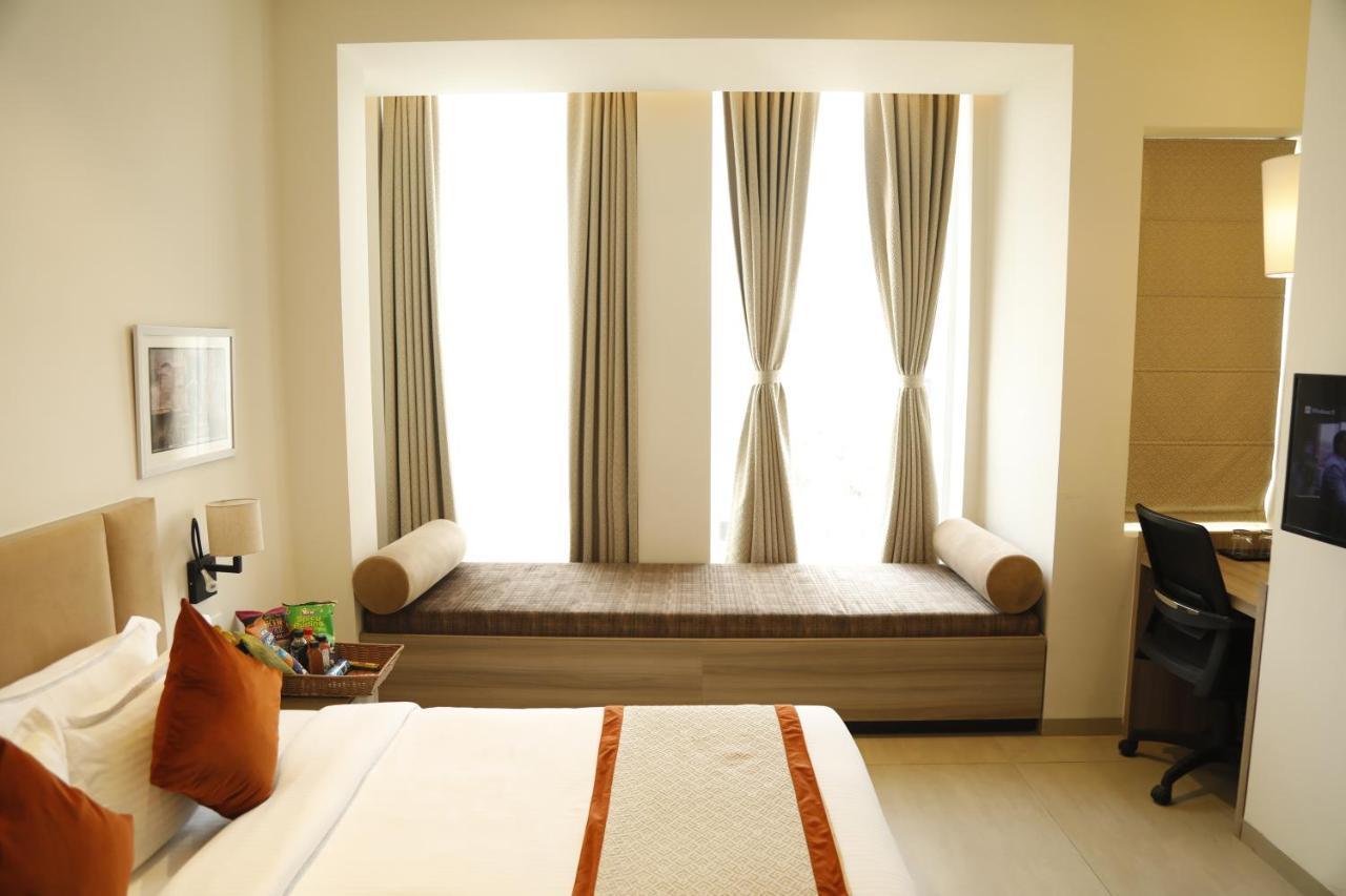 Hotel The Royal Vista Varanasi Exteriör bild