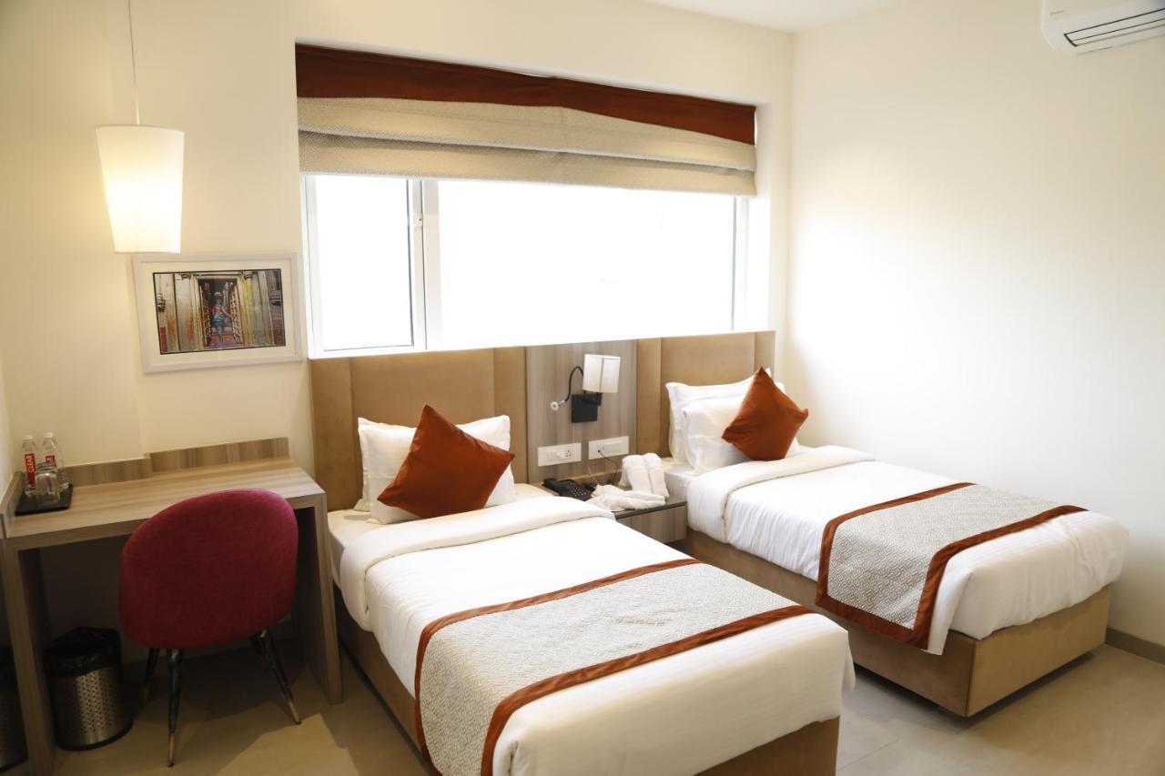 Hotel The Royal Vista Varanasi Exteriör bild