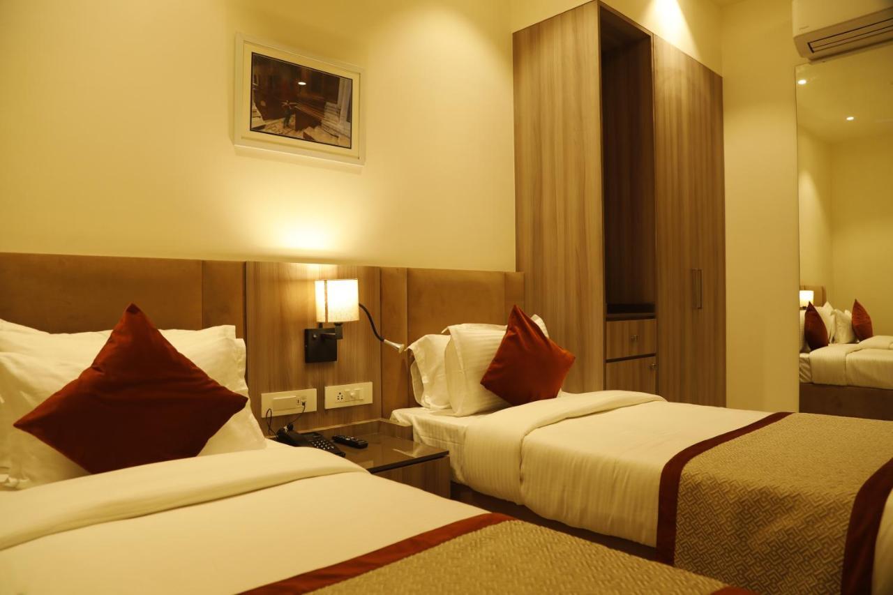 Hotel The Royal Vista Varanasi Exteriör bild