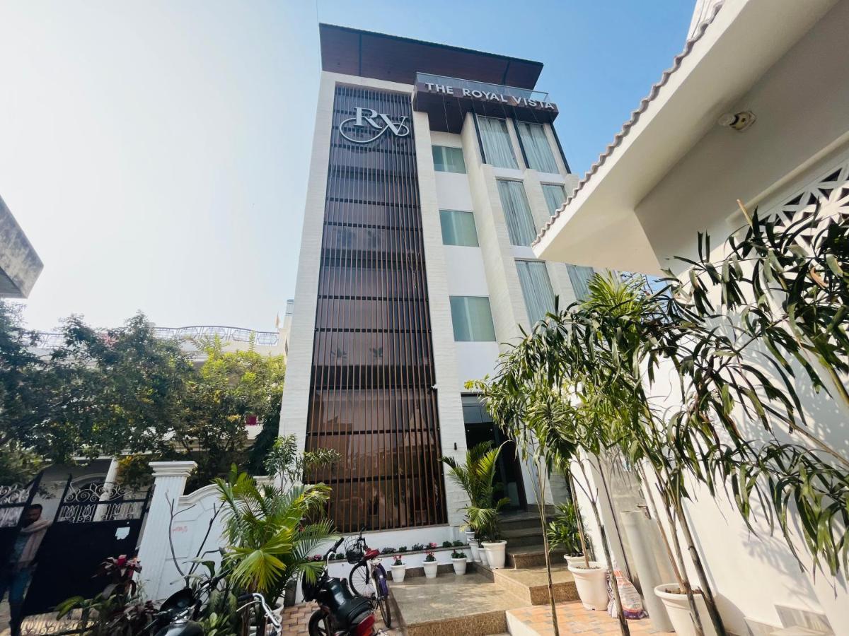 Hotel The Royal Vista Varanasi Exteriör bild