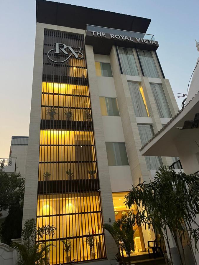 Hotel The Royal Vista Varanasi Exteriör bild