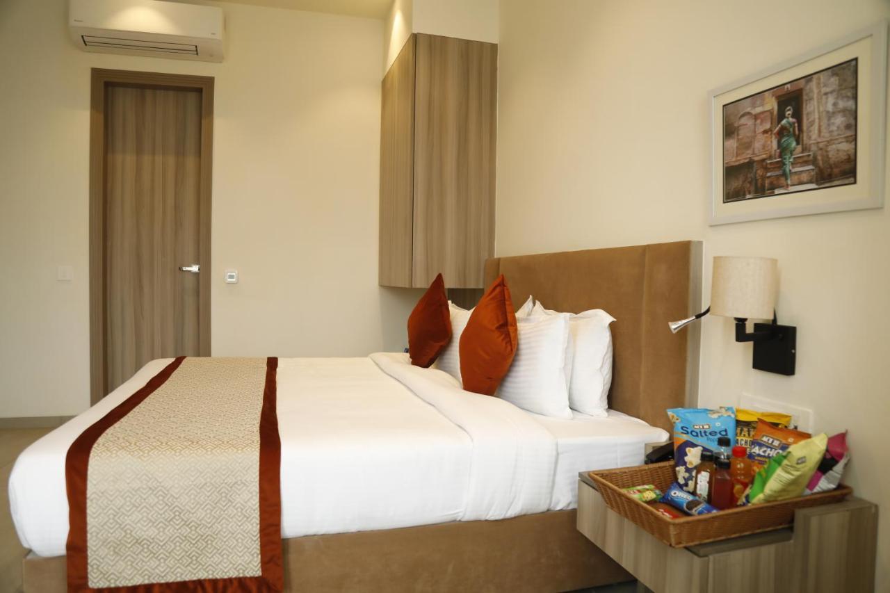 Hotel The Royal Vista Varanasi Exteriör bild
