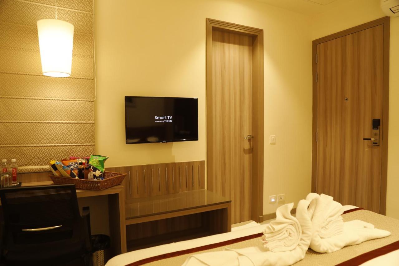 Hotel The Royal Vista Varanasi Exteriör bild