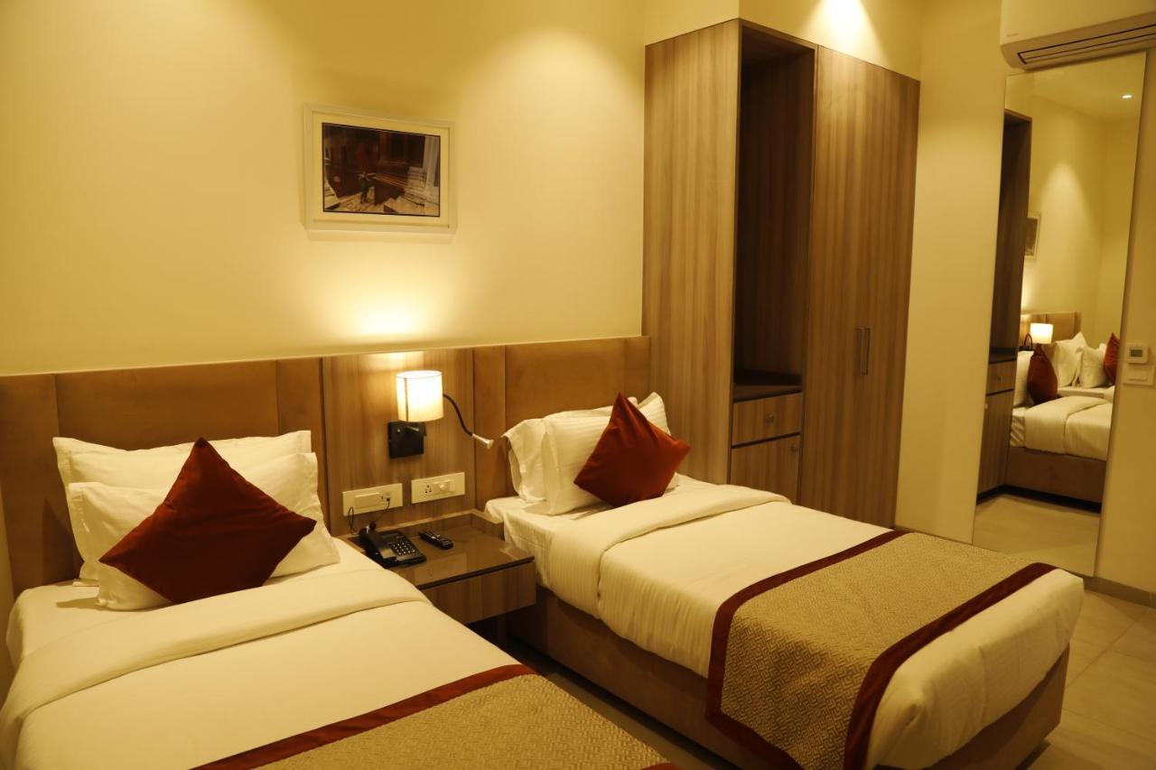 Hotel The Royal Vista Varanasi Exteriör bild