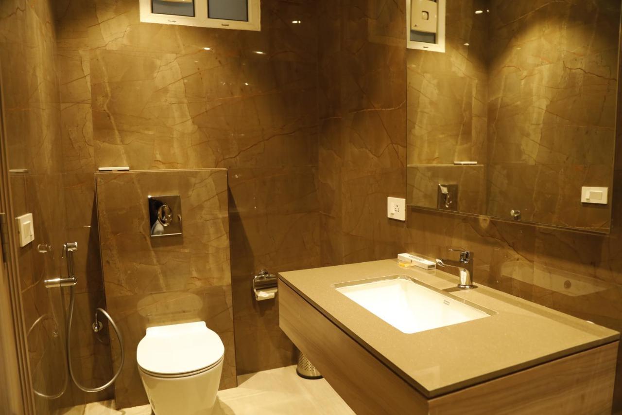 Hotel The Royal Vista Varanasi Exteriör bild